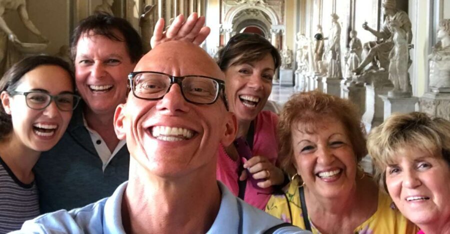 Vatican Museums: Sistine Chapel and St. Peter's Tour - Meeting Outside Giuly’s Café and Avoiding the First Mess