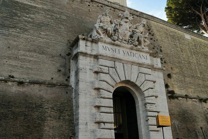 Vatican museum's & Sistine Chapel Reserved Entrance - Who the operator support works best for