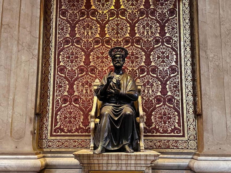 Vatican Museums Sistine Chapel & Saint Peter Basilica tour - St. Peter’s Basilica: from Michelangelo’s La Pietà to Bernini’s Baldachin