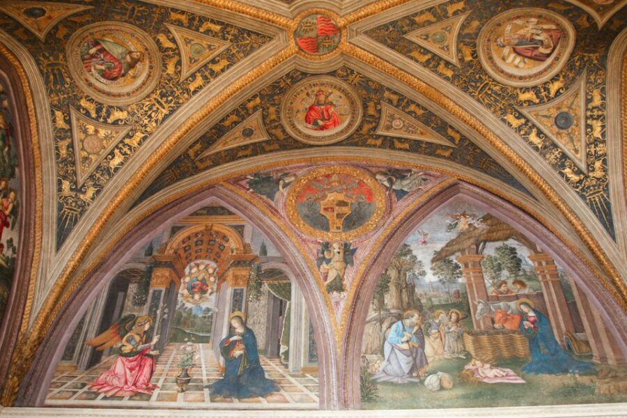 Vatican Museums, Sistine Chapel & St Peter's Basilica Tour - Vatican Museums: How the Tour Finds Meaning in the Maze