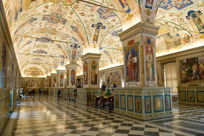 Vatican Museums, Sistine Chapel & St. Peter's through Holy Door - Ancient Sculptures Gallery: getting your bearings with context