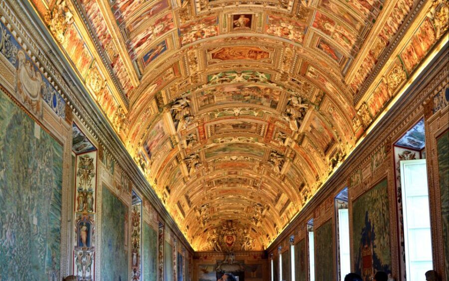 Vatican, Sistine Chapel and St. Peter's Semi Private Tour - St. Peter’s Basilica: your grand finale (and a real closure risk)