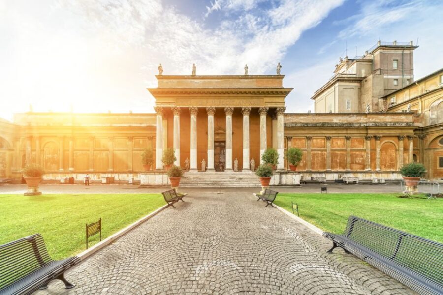 Vatican & Sistine Chapel Skip-the-Ticket-Line Tour for Kids - Meeting point and how to find your guide fast