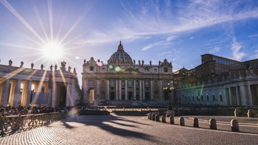 Vatican: St. Peter's Basilica & Vatican Museums Guided Tour - Vatican Museums highlights: from Cortile del Belvedere to maps and woven hangings