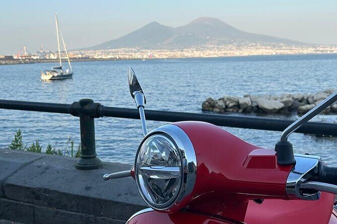 Vespa Naples rental - What’s included: helmets, phoneholder, locks, and unlimited km