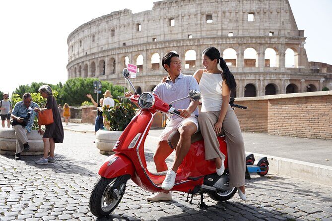 Vespa scooter Journey with Professional Photography - From Via del Colosseo to Piazza Venezia: how the ride starts