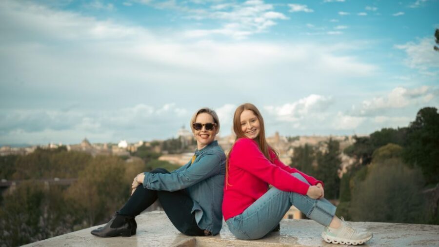 Vespa scooter tour in Rome with Pro-Photographer - Colosseum: A Focused 15-Minute Photo Stop That Makes Sense