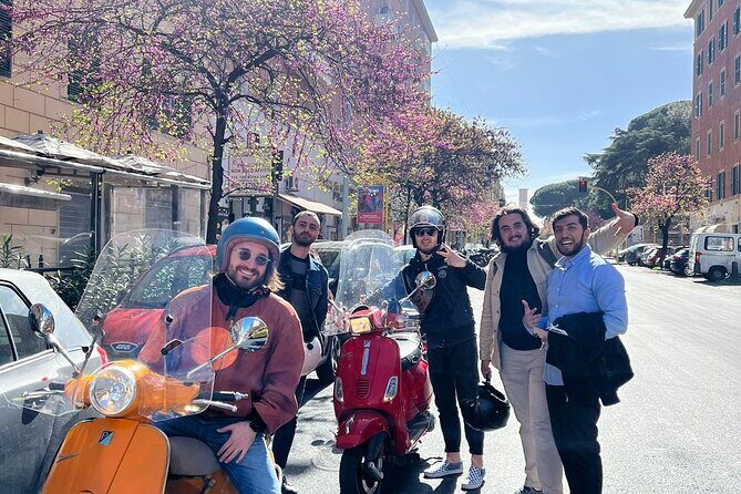 Vespa Tour Guided by Local in Rome - Piazza Venezia and Vittorio Emanuele’s Palace: A Quick Hit With Big Names