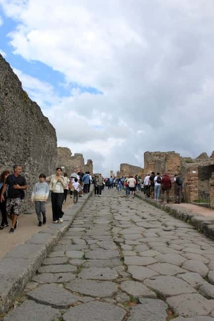 Vesuvius and Pompeii Tour from Naples All Included - Midday Italian light lunch: the energy reset that keeps the day from dragging