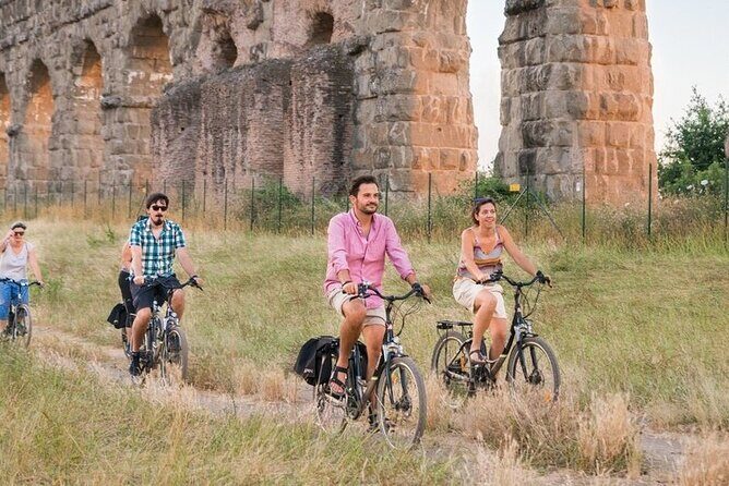 Via Appia private tour with watercolor session - Mausoleo di Cecilia Metella and Castrum Caetani: ruins you can sketch
