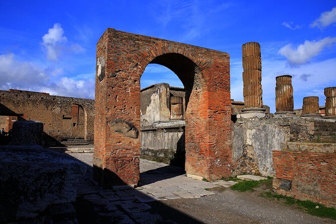 VIP Pompeii Tour including Newly Opened Houses With Archaeologist - Starting at Coffee Shop Vittoria: getting into Pompeii without the headache