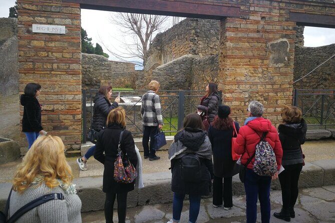 Visit Pompeii with an expert professional guide (2/3 hours) - Where you start at Via Villa dei Misteri (and why it helps)