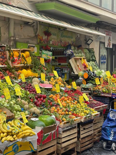 Walking tour in Naples - Pignasecca market zone: your shortcut to local food energy